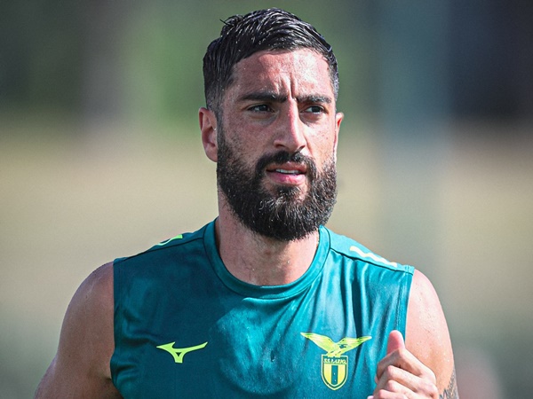 Masa Depan Tidak Menentu, Bek Lazio Buka Pembicaraan Dengan Klub Arab Saudi